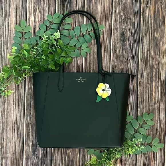 kate spade Handbags - Kate Spade Tote Bag